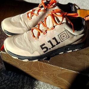 5.11 Operator sneakers